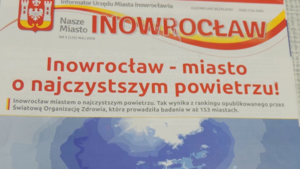 Inowrocławski radny SLD i przedstawicielka osiedla Mątwy nie wierzą w to, że powietrze w Inowrocławiu jest najczystsze w Polsce. Fot. Lech Przybyliński