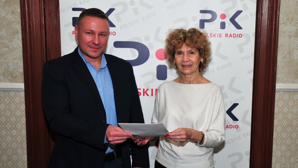 Na zdjęciu Andrzej Tuszkowski (C), prezes GKM Grudziadz oraz Jolanta Kuligowska-Roszak (P), prezes Polskiego Radia PiK. Fot. Tomasz Kaźmierski