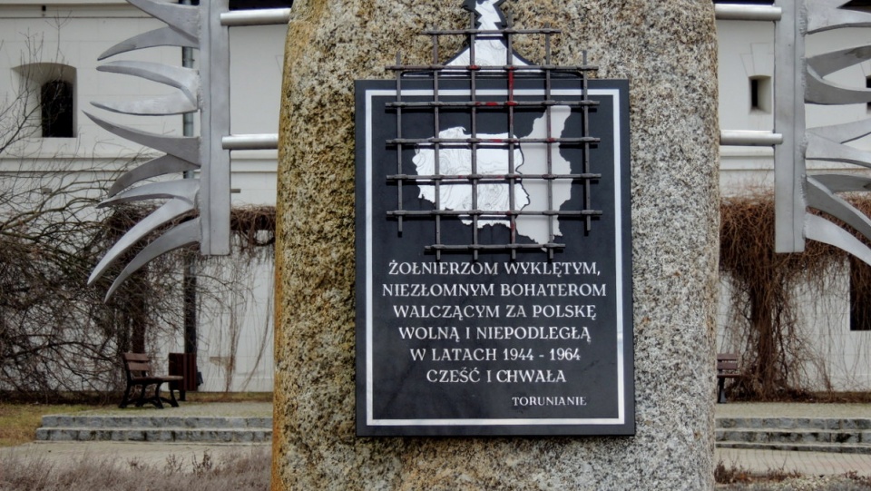 W Toruniu uroczystości z okazji Narodowego Dnia Pamięci Żołnierzy Wyklętych odbyły się pod pomnikiem Żołnierzy Wyklętych przy Al. Solidarności. Fot. Monika Kaczyńska