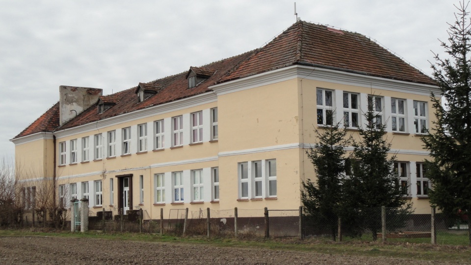 Tak obecnie wygląda budynek szkoły w Nakonowie. Fot. Sławomir Kukiełczyński