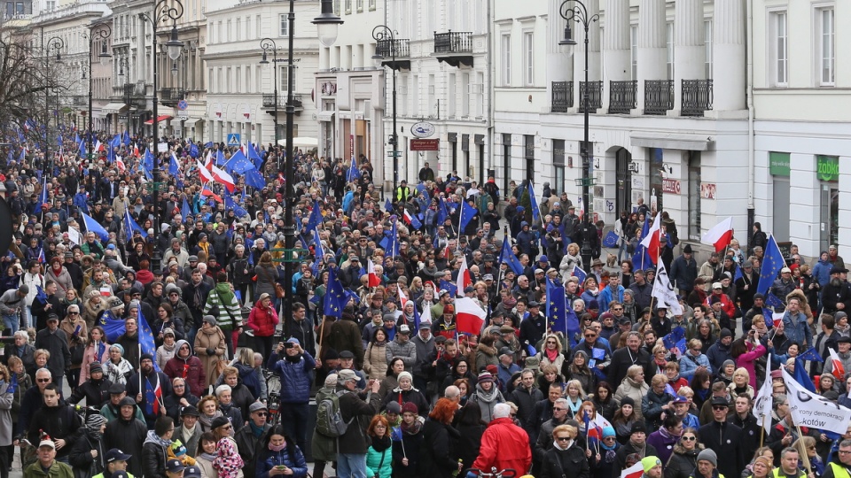 Uczestnicy Marszu dla Europy pod hasłem "Kocham Cię, Europo!", 25 marca w Warszawie. Fot. PAP/Paweł Supernak
