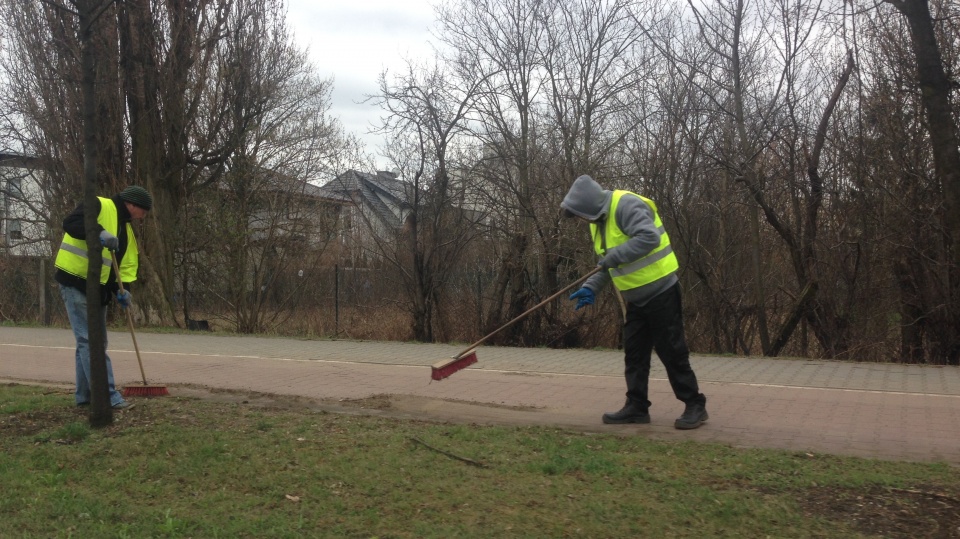 Nieco wcześniej niż zwykle rozpoczyna się wielkie wiosenne sprzątanie ulic i chodników w miastach. Fot. Tomasz Kaźmierski