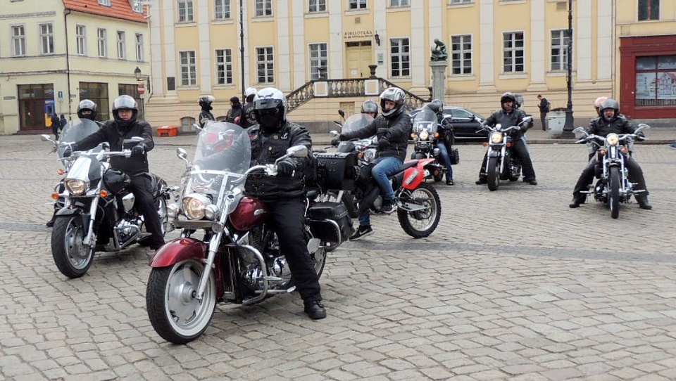 Tradycyjnie na miejską święconkę przyjechali na bydgoski Stary Rynek również motocykliści. Fot. Damian Klich