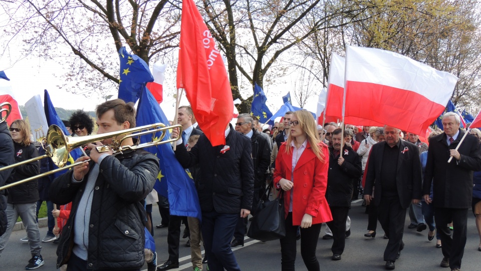 Tradycyjny pochód przeszedł ulicami Starówki na Plac Wolności, gdzie odbyły się główne uroczystości pierwszomajowe. Fot. Marek Ledwosiński