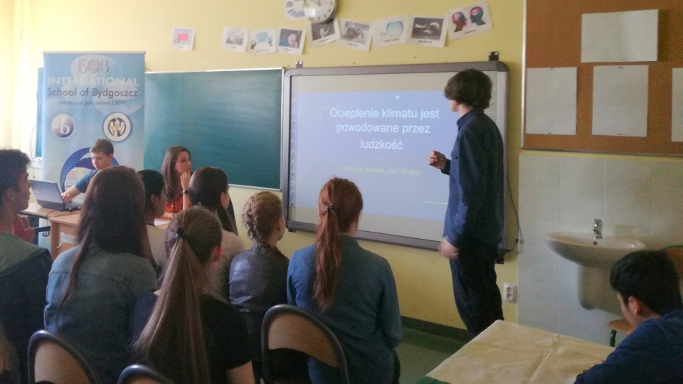 Zagraniczni uczniowie z International School of Bydgoszcz wzięli dziś udział w konkursie sprawdzającym ich umiejętności z języka polskiego. Fot. Robin Jesse