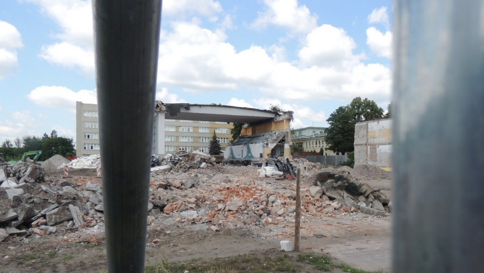 Trwa wyburzanie starego obiektu przy ul. Królowej Jadwigi. Fot. Monika Siwak-Waloszewska