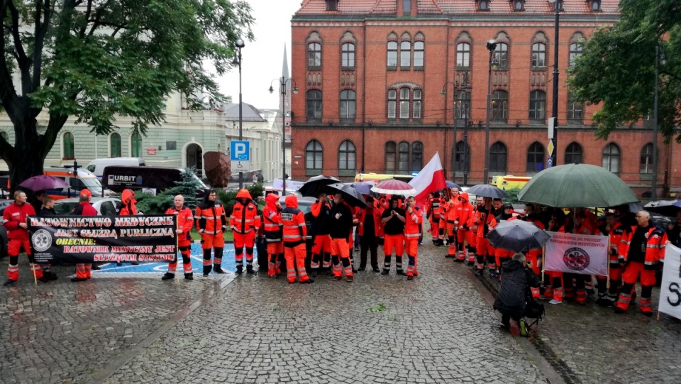 W ramach ogólnopolskiego protestu, ratownicy medyczni żądali m.in. wyższych zarobków i poprawy warunków pracy. Fot. Monika Siwak-Waloszewska