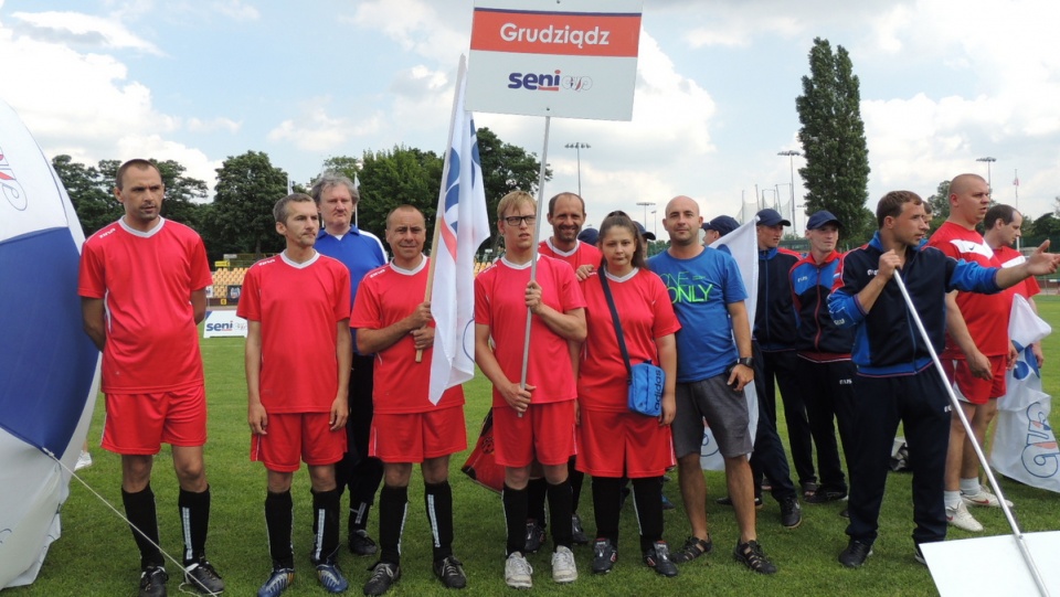 Drużyna piłkarska z Grudziądza okazała się najlepsza w swojej grupie na tegorocznym turnieju Seni Cup w Toruniu. Fot. Michał Zaręba