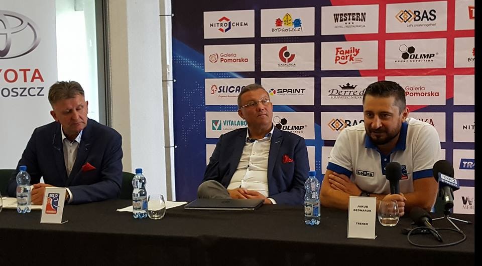 Zdjęcie z konferencji prasowej, która rozpoczęła przygotowania Łuczniczki Bydgoszcz do sezonu 2017/2018/ Fot. Eryk Hełminiak