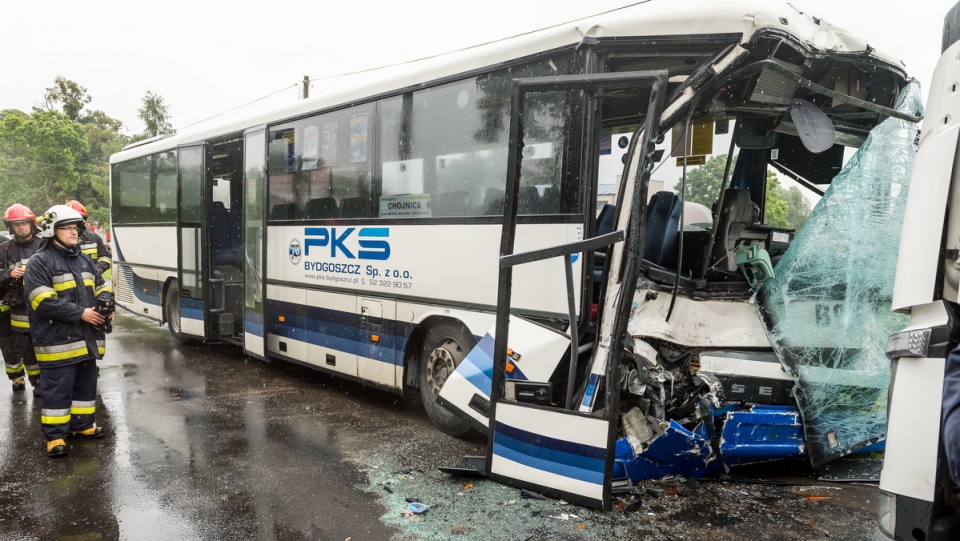 W wyniku wypadku w Trzemiętowie koło Bydgoszczy rannych zostało 9 osób. Fot. PAP/Tytus Żmijewski