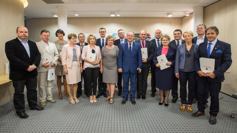 W Urzędzie Marszałkowskim w Toruniu wręczono umowy na dofinansowanie projektów ramach RPO Kujaw i Pomorza. Fot. Urząd Marszałkowski w Toruniu
