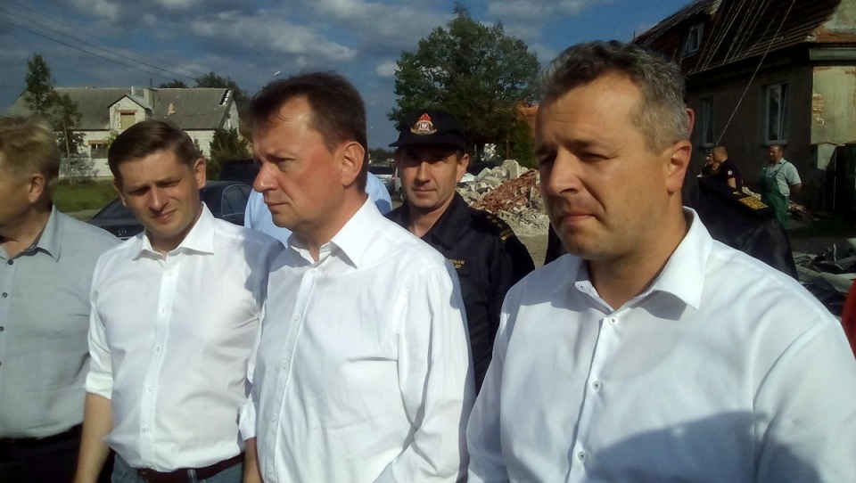 Minister Spraw Wewnętrznych Mariusza Błaszczak odwiedził poszkodowanych w Wielkiej Kloni. Fot. Marcin Doliński