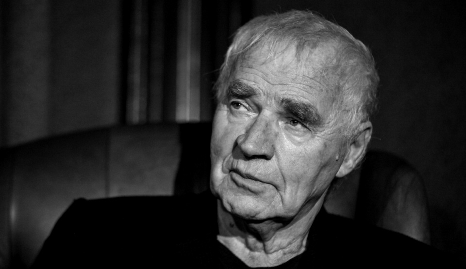 Janusz Głowacki - dramaturg, prozaik, felietonista i autor scenariuszy filmowych zmarł w wieku 79 lat. Fot. archiwum/PAP/Jakub Kamiński