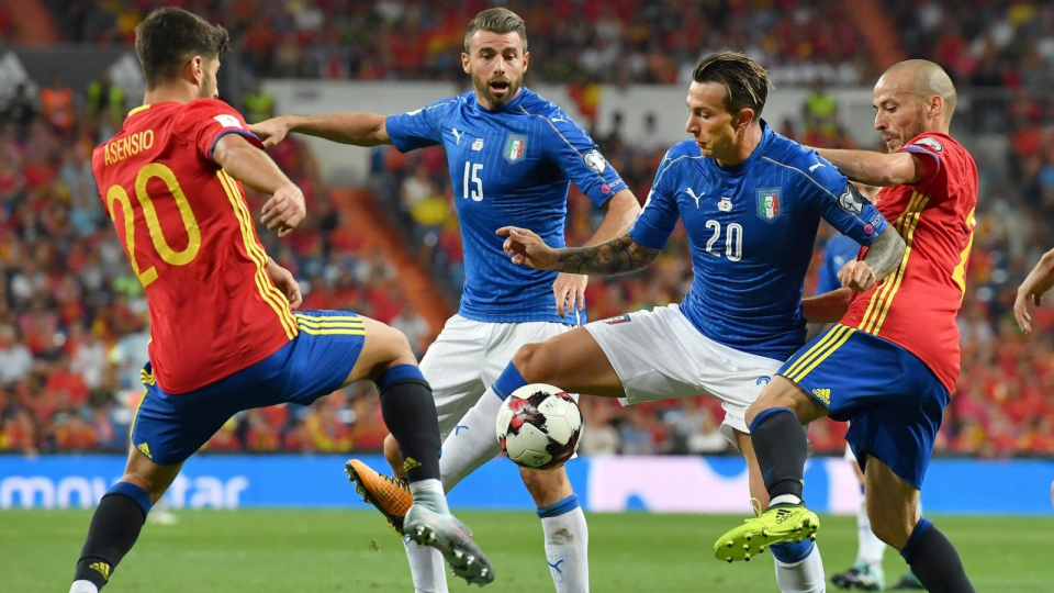 Zdjęcie z meczu Hiszpania kontra Włochy w piłkarskich eliminacjach MŚ 2018. Fot. PAP/ EPA/DANIEL DAL ZENNARO