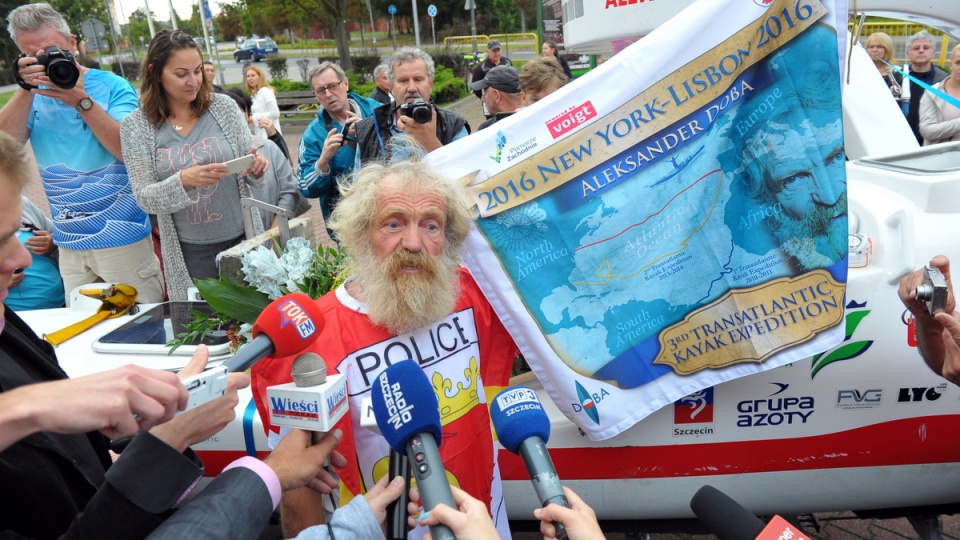 Powitanie podróżnika Aleksandra Doby po powrocie z wyprawy atlantyckiej, 5 bm. w Policach. Fot. PAP/Marcin Bielecki