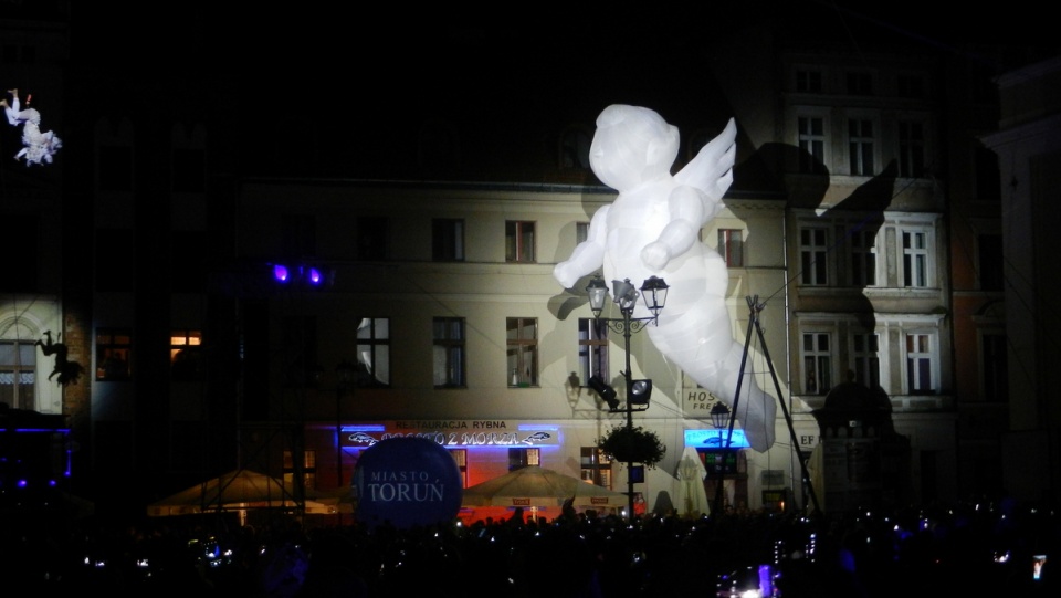 Spektakl "Plac Aniołów" w wykonaniu francuskiej grupy Gratte Ciel. Fot. Iwona Muszytowska-Rzeszotek