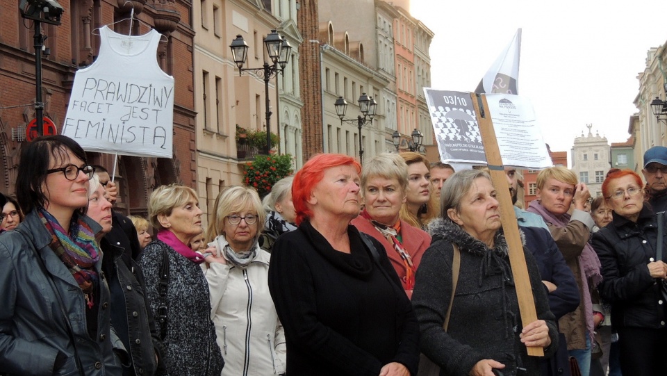 Czarny protest w Toruniu. Fot. Michał Zaręba