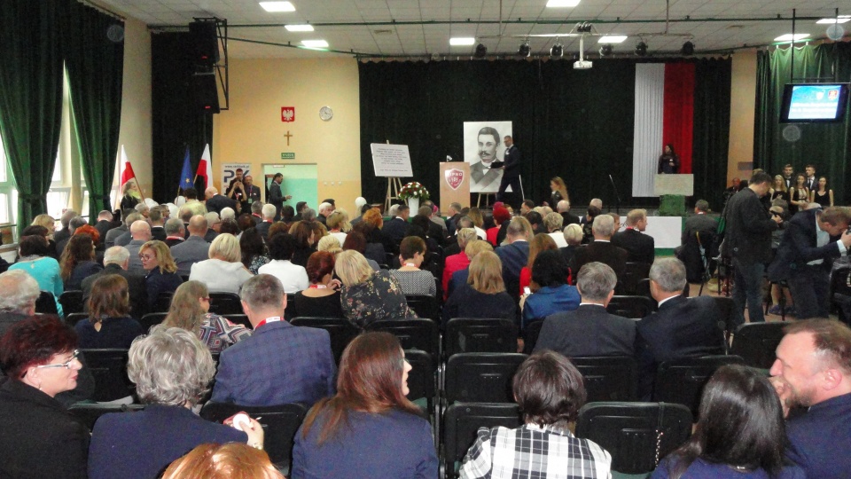 Dziś w Lipnie odbyła się uroczystość, która była okazją do spotkania się wielu absolwentów tej największej w powiecie lipnowskim placówki. Fot. Sławomir Kukiełczyński