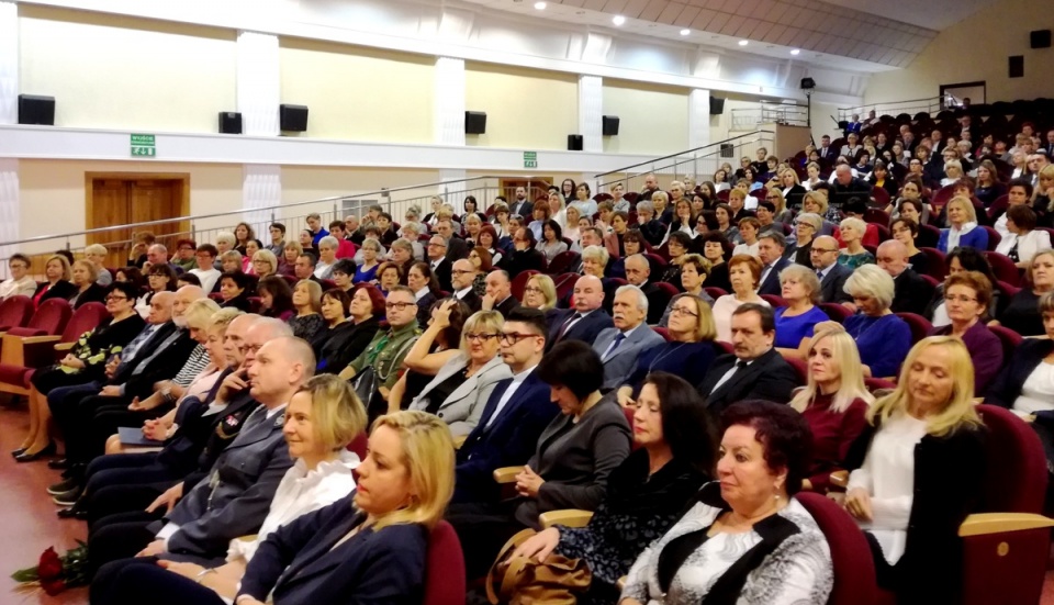 Nagrodzeni w Bydgoszczy stanowią pierwsza grupę z tysiąca kujawsko-pomorskich nauczycieli przewidzianych do wyróżnienia. Fot. Monika Siwak-Waloszewska