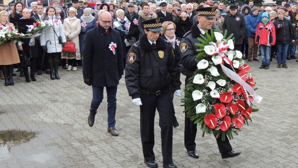 We Włocławku uroczystości Narodowego Święta Niepodległości odbyły się przy pomniku Żołnierza Polskiego. Fot. Marek Ledwosiński