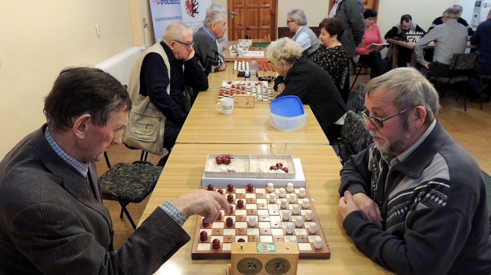 W tegorocznej edycji turnieju szachowo-warcabowego wzięło udział 20 osób. Fot. Damian Klich
