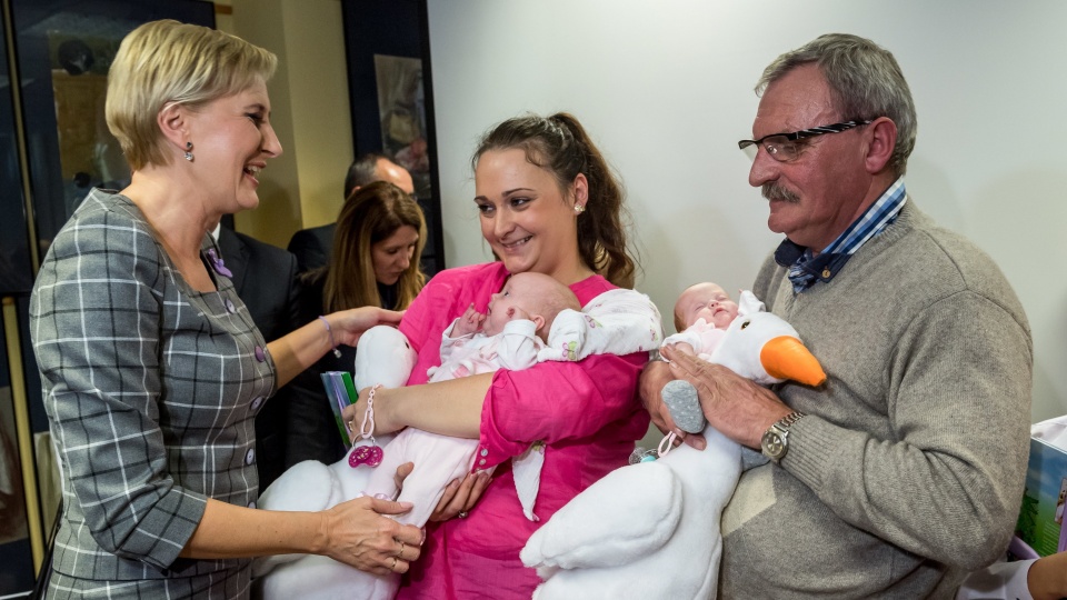 Wizyta pierwszej damy na oddziale noworodkowym związana jest z obchodami Światowego Dnia Wcześniaka. Fot. PAP/Tytus Żmijewski