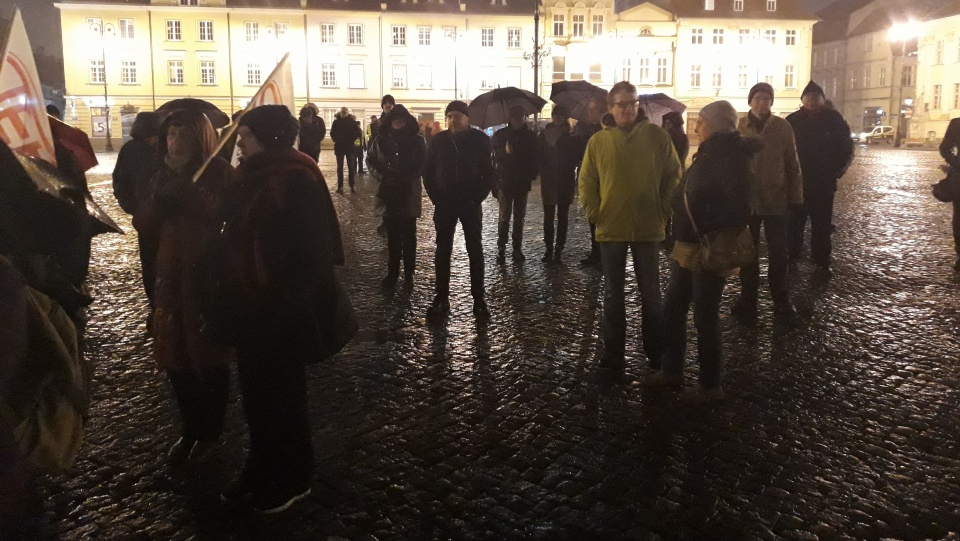Chcemy Polski różnorodnej, wolnej i tolerancyjnej - mówili mieszkańcy regionu, którzy zebrali się dziś na Starym Rynku w Bydgoszczy. Fot. Kamila Zroślak