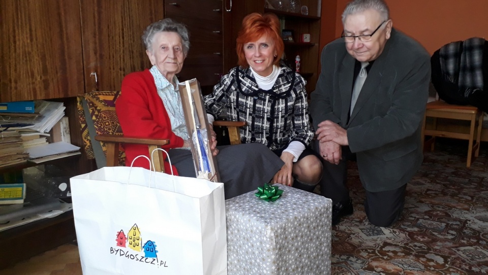Pierwsza paczka od Bydgoskiej Rady Seniorów dotarła do 89-letniej Pani Klary z bydgoskich Kapuścisk. Fot. Kamila Zroślak