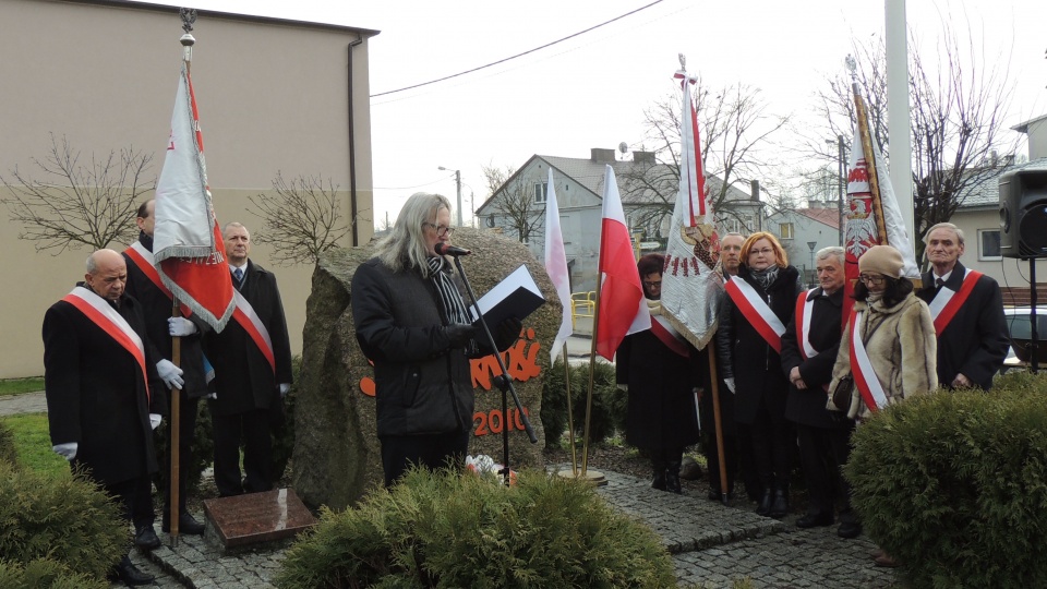 W Lipnie w 1981 roku, w dniu wprowadzenia stanu wojennego, "Solidarność" organizuje wielką związkową uroczystość - a wszystko za zgodą milicji. Fot. Marek Ledwosiński