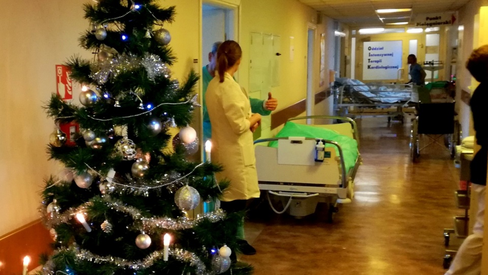 Jest choinka, zdarzają się niespodzianki - świątecznie jest także w Wojewódzkim Szpitalu Zespolonym w Toruniu. Fot. Michał Zaręba