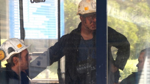 Górnik odnaleziony przez ratowników w Zofiówce nie żyje kolejny jest uwięziony pod ziemią
