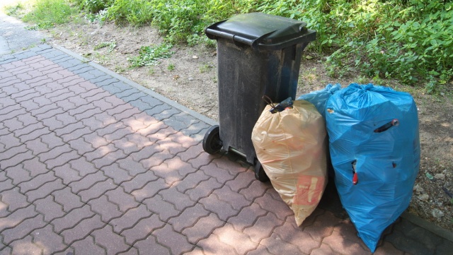 Bydgoszcz po zimie tonie w śmieciach. Wszędzie pełno petów i butelek