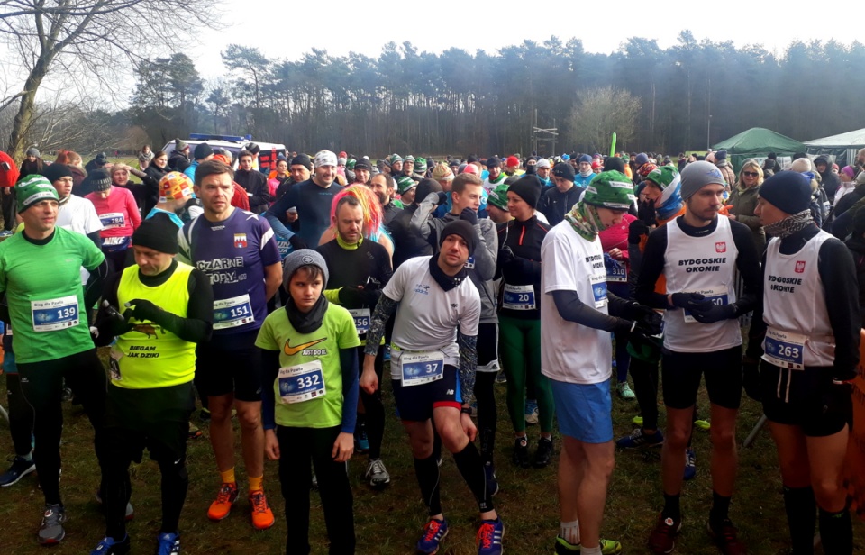 Prawie 400 biegaczy wystartowało w zorganizowanym dzisiaj w bydgoskim Myślęcinku biegu charytatywnym dla Pawła Kraszkiewicza. Fot. Kamila Zroślak