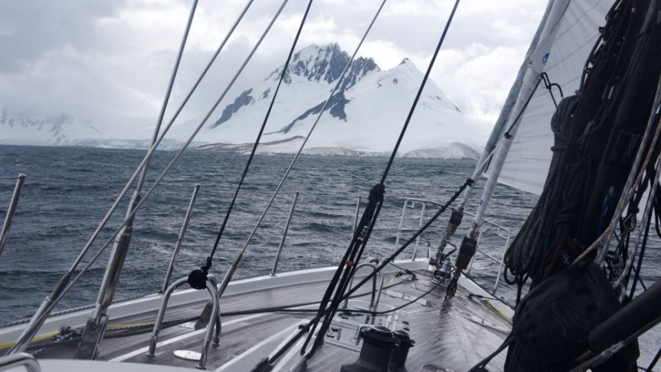 Obecnie załoga kapitana Mariusza Kopera jest już na antarktycznym Morzu Weddella. Fot. Antarctic Circle 60 S.pl