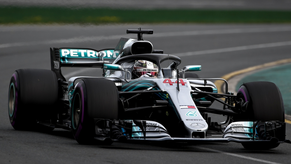 Na zdjęciu bolid Lewisa Hamiltona podczas kwalifikacji do Grand Prix Australii 2018. Fot. PAP/EPA/DIEGO AZUBEL