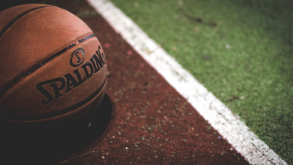 Na zdjęciu piłka do koszykówki. Fot. pixabay.com