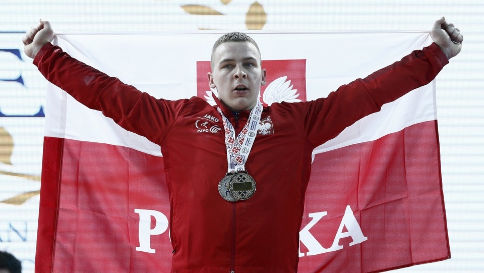 Kacper Kłos wywalczył w tegorocznych Mistrzostwach Europy w podnoszeniu ciężarów trzeci medal dla Polski. Fot. PAP/EPA/ROBERT GHEMENT