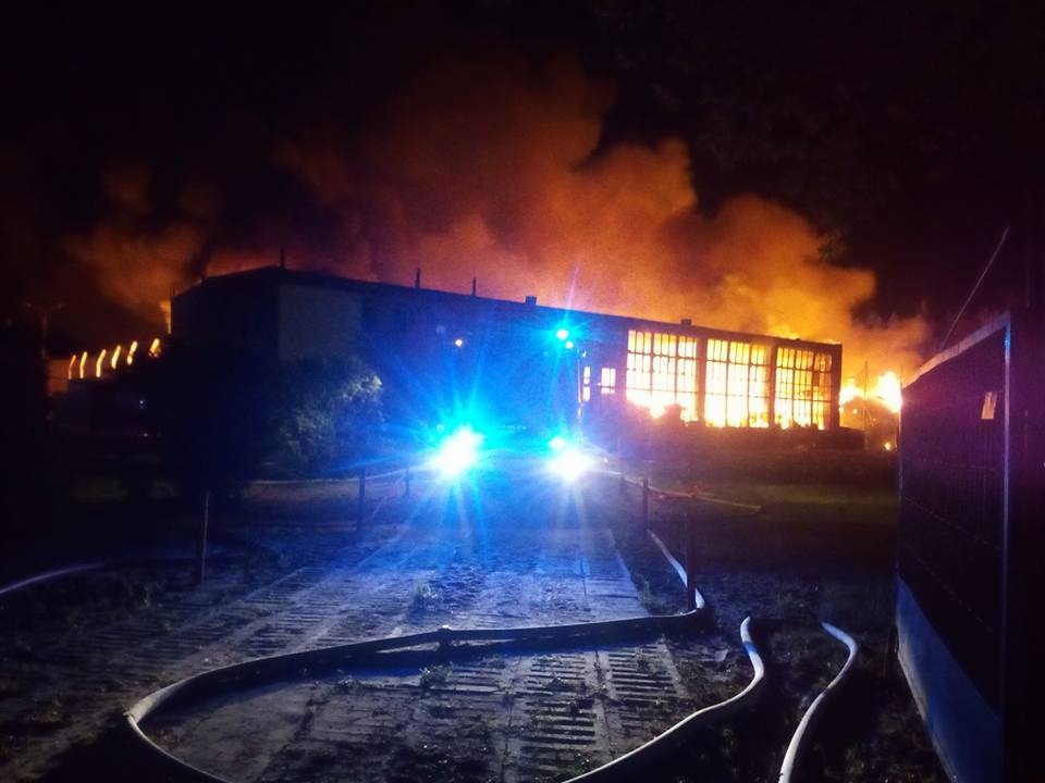 W kulminacyjnym momencie pożaru na miejscu pracowało 30 zastępów strazy pożarnej. Fot. Facebook.com/OSP Piechcin