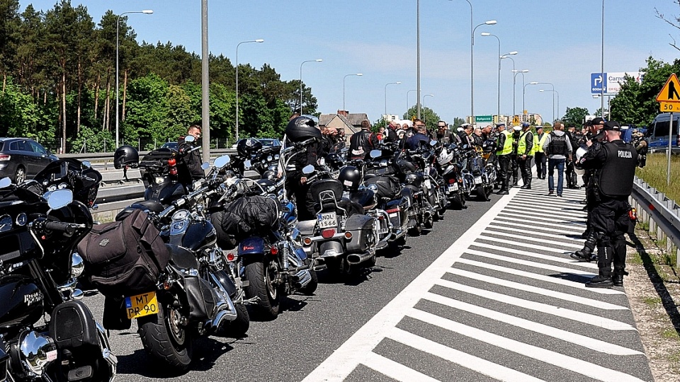 Ponad 1000 policjantów zabezpieczało zlot miłośników motocykli marki Harley-Davidson "FH-DC SUPER RALLY". Fot. KWP w Bydgoszczy