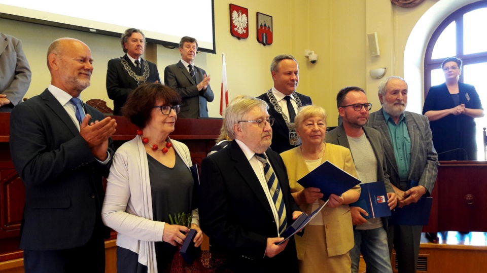 Podczas sesji Rady Miasta w Bydgoszczy wręczone zostały Medale Prezydenta z okazji Dnia Samorządu Terytorialnego oraz medale Sulimy Kamińskiego. Fot. Tatiana Adonis