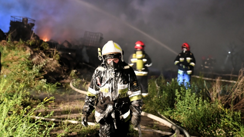 Pożar składowiska odpadów chemicznych we wsi Wszedzień koło Mogilna Fot. PAP/Tytus Żmijewski