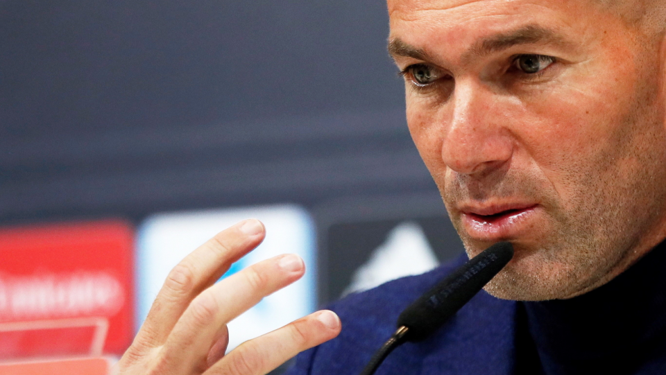 Na zdjęciu Zinedine Zidane podczas czwartkowej konferencji prasowej. Fot. PAP/EPA/FERNANDO ALVARADO