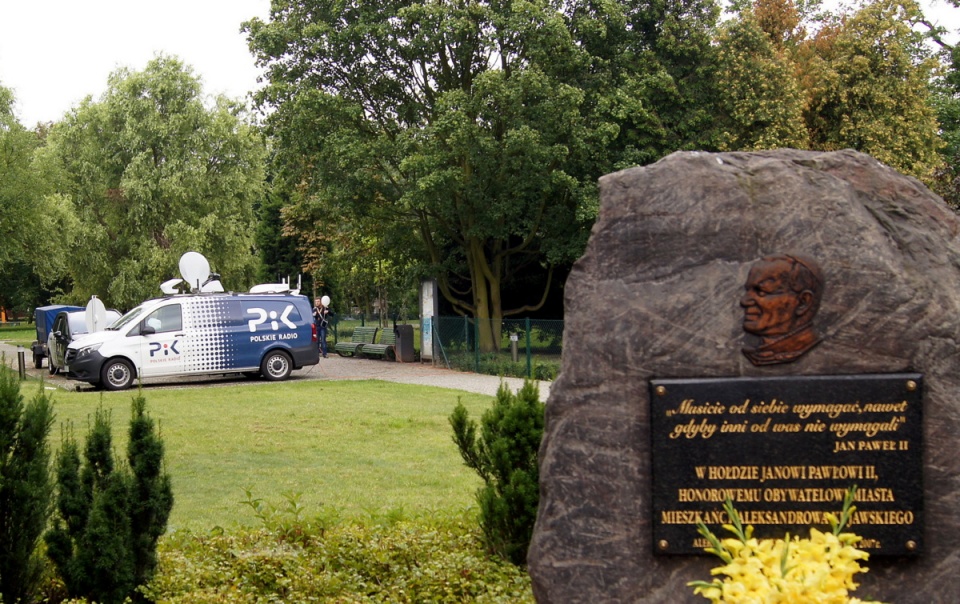 Wóz satelitarny Polskiego Radia PiK podczas wizyty w Aleksandrowie Kujawskim. Fot. Archiwum