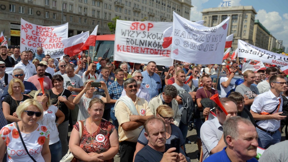 Uczestnicy protestu rolników, sadowników oraz producentów wieprzowiny, zorganizowanego w Warszawie. Fot. PAP/Jakub Kamiński
