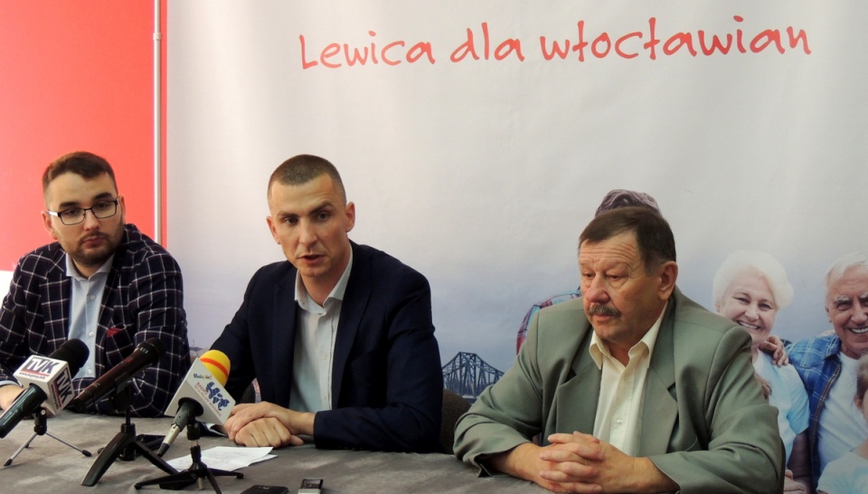 Jak powiedział Krzysztof Kukucki, każdy zameldowany we Włocławku mieszkaniec będzie mógł korzystać z usług oferowanych przez instytucje miejskie 20% taniej. Fot. Marek Ledwosiński