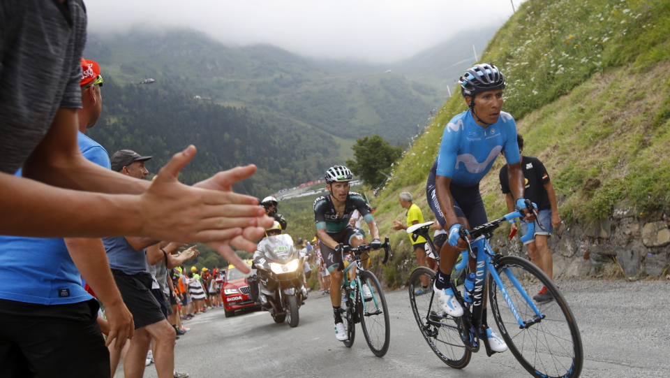Na zdjęciu z przodu Nairo Quintana, a za nim Rafał Majka na trasie 17. etapu Tour de France 2018. Fot. PAP/EPA/KIM LUDBROOK