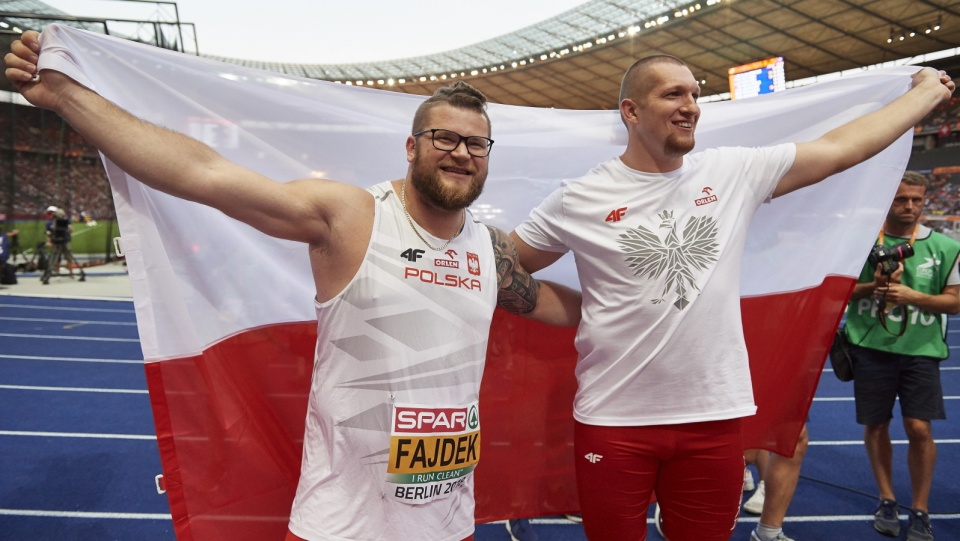 Na zdjęciu od lewej Paweł Fajdek i Wojciech Nowicki, odpowiednio srebrny i złoty medalista ME 2018 w Berlinie w rzucie młotem. Fot. PAP/Adam Warżawa