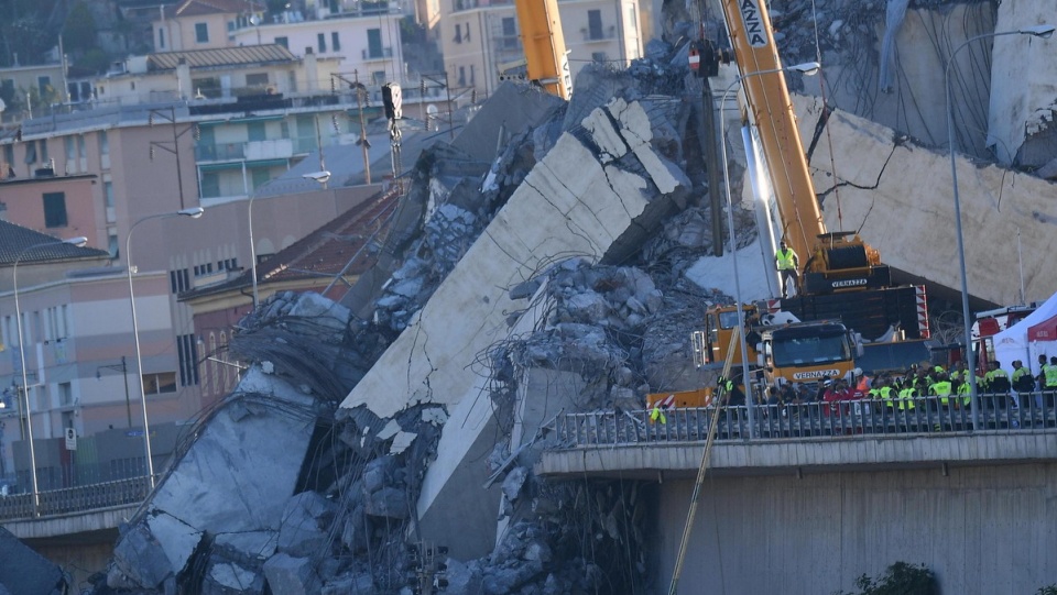 Pięciu ofiar po zawaleniu się wiaduktu-mostu na autostradzie w Genui dotąd nie zidentyfikowano/fot. PAP/EPA/LUCA ZENNARO