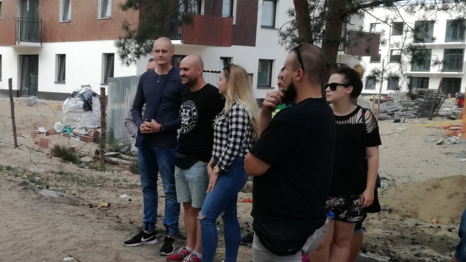 Mieszkańcy dwóch bloków przy ulicy Strobanda na osiedlu JAR w Toruniu, od kliku miesięcy czekają na klucze do swoich lokali. Fot. Michał Zaręba