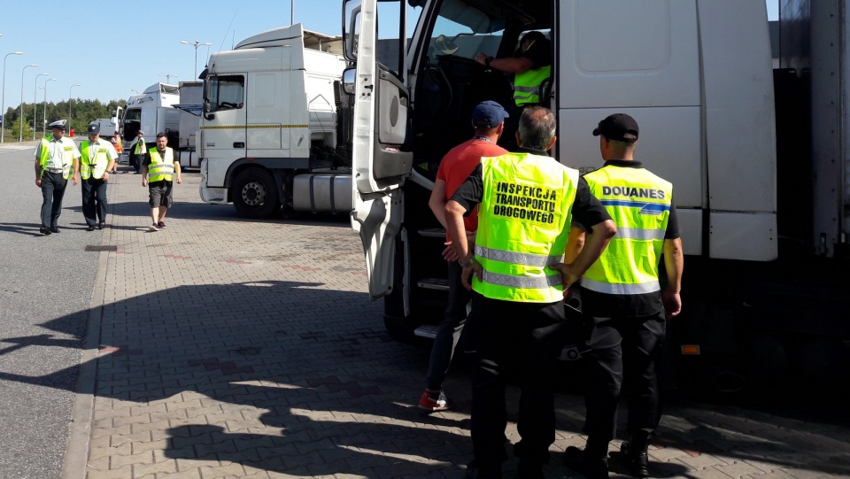 Wojewódzka Inspekcja Transportu Drogowego w Bydgoszczy wzięła na celownik ciężarówki, w których wyłączono system oczyszczający spaliny. Fot. Tatiana Adonis